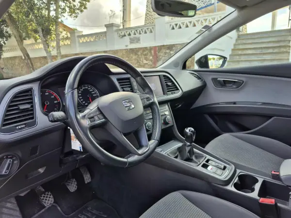 SEAT Leon 2019 - 15900 EUR, 90147 km - AUTO.MOTO.pt - 90147km - foto 7 de 23