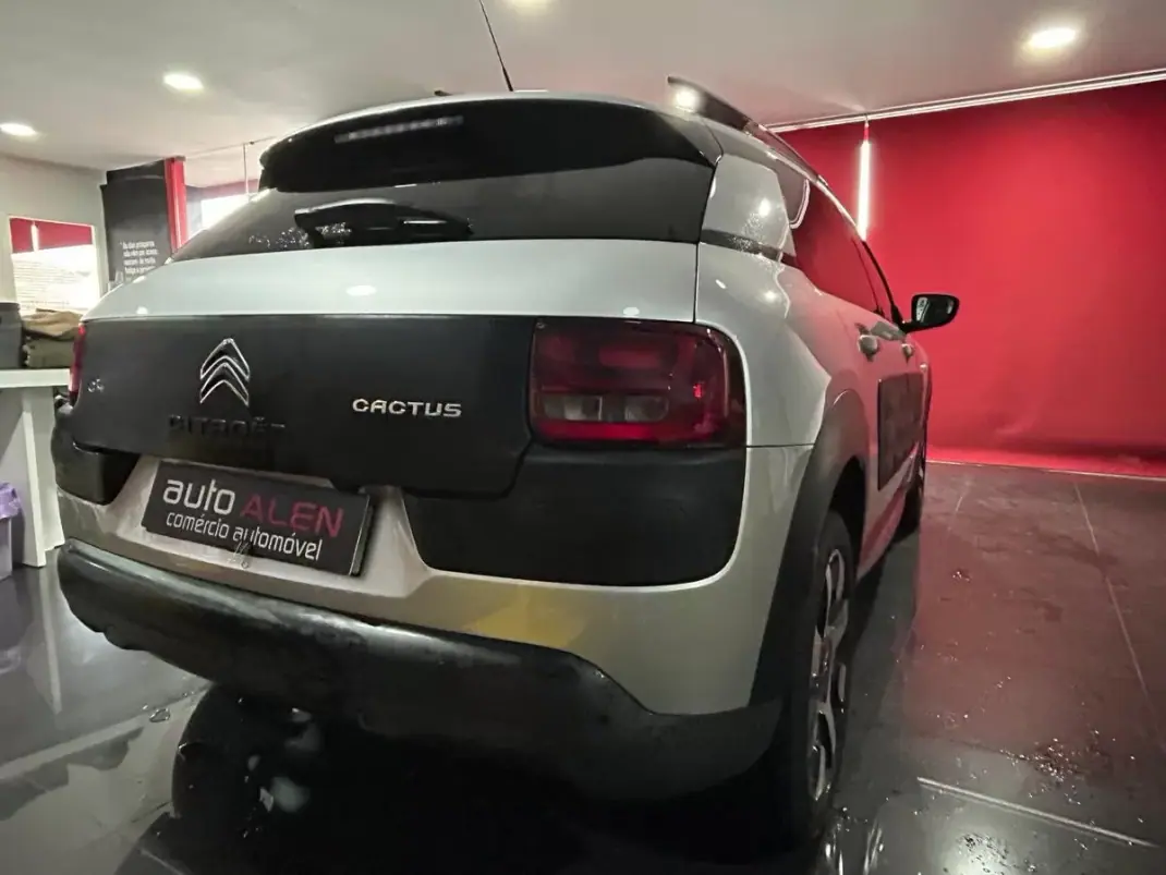 Citroën C4 Cactus 2015 - 11500 EUR, 172000 km - AUTO.MOTO.pt - 172000km - foto 5 de 13
