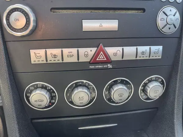 Mercedes-Benz SLK 200 2006 - 12950 EUR, 245450 km - AUTO.MOTO.pt - 245450km - foto 21 de 29