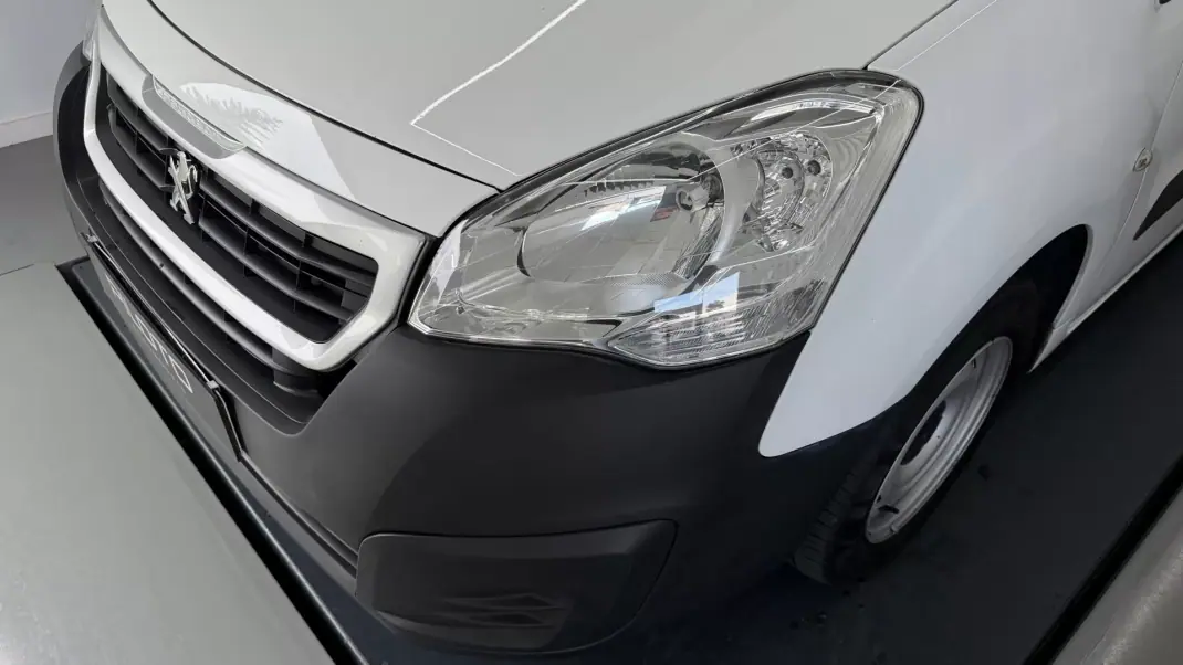 Peugeot PARTNER GIRAFON 2018 - 7990 EUR, 230000 km - AUTO.MOTO.pt - 230000km - foto 2 de 20