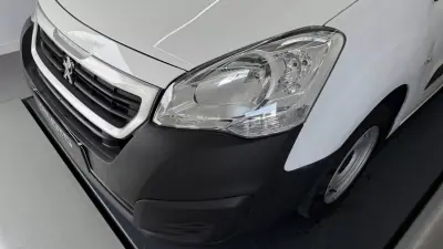 Peugeot PARTNER GIRAFON 2018 - 7990 EUR, 230000 km - AUTO.MOTO.pt - 230000km - foto 2 de 20