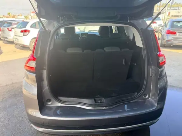 Renault Grand Scénic 2017 - 9200 EUR, 198500 km - AUTO.MOTO.pt - 198500km - foto 6 de 8