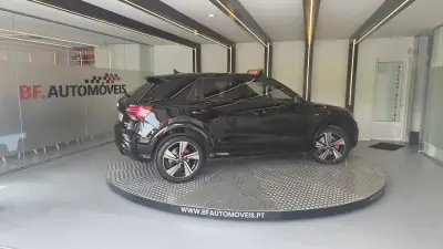 Audi Q2 2018 - 22500 EUR, 149812 km - AUTO.MOTO.pt - 149812km - foto 8 de 69