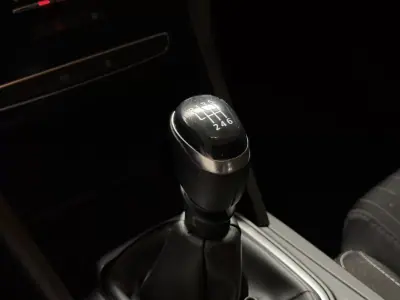 Renault Mégane 2021 - 13990 EUR, 174865 km - AUTO.MOTO.pt - 174865km - foto 20 de 27