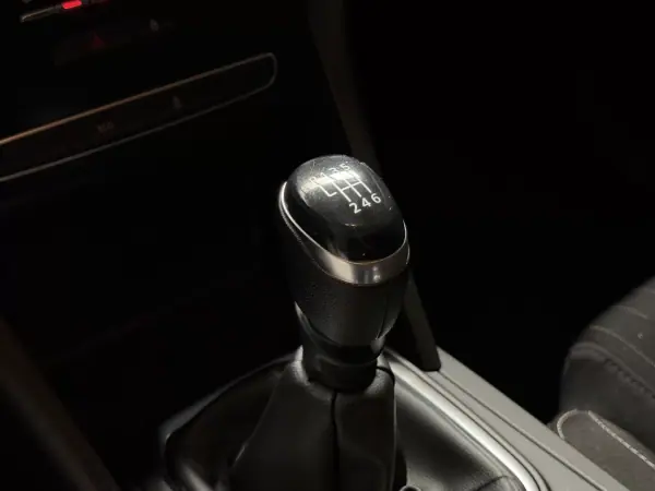 Renault Mégane 2021 - 13990 EUR, 174865 km - AUTO.MOTO.pt - 174865km - foto 20 de 27
