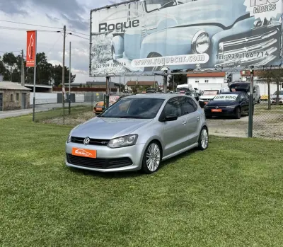 Volkswagen Polo 2013 - 12900 EUR, 150000 km - AUTO.MOTO.pt - 150000km - foto 1 de 13