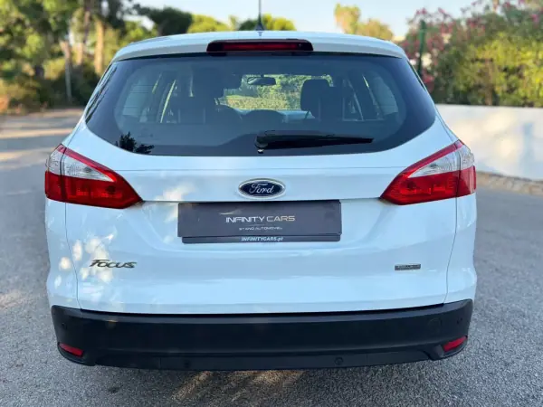 Ford Focus SW 2013 - 6999 EUR, 150000 km - AUTO.MOTO.pt - 150000km - foto 5 de 8