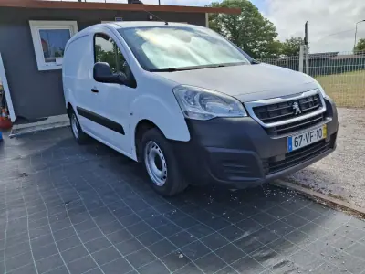 Peugeot PARTNER GIRAFON 2018 - 9990 EUR, 295321 km - AUTO.MOTO.pt - 295321km - foto 2 de 13