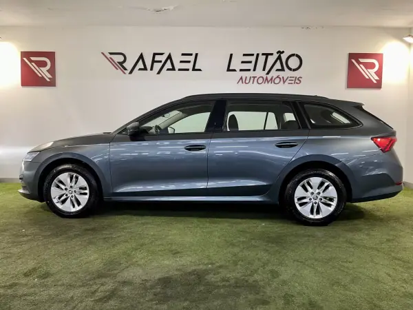 Skoda Octavia Break 2021 - 15750 EUR, 134000 km - 134000km - foto 10 de 35