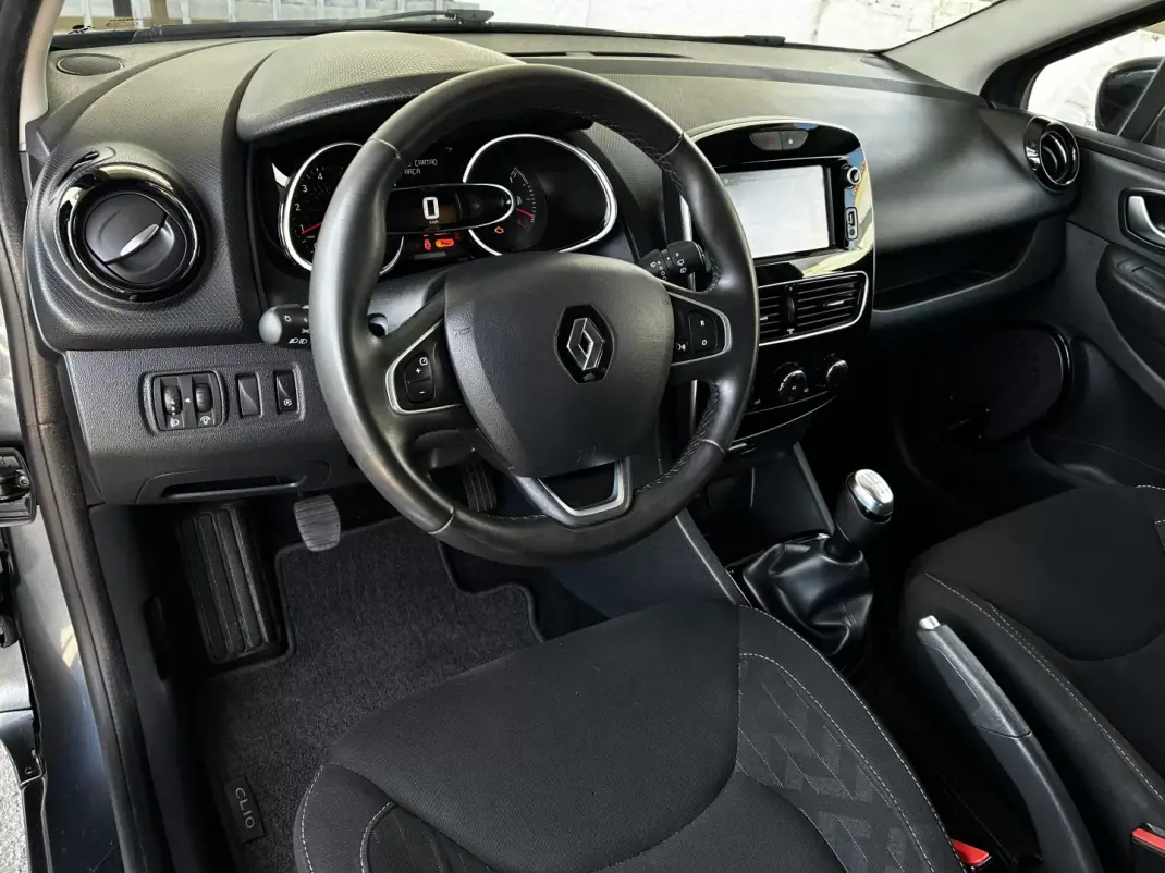 Renault Clio Break 2018 - 10900 EUR, 138940 km - AUTO.MOTO.pt - 138940km - foto 5 de 10