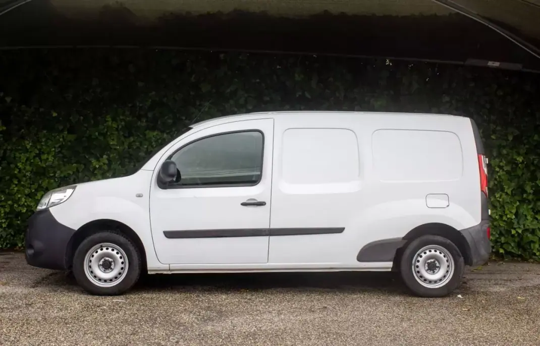 Renault Kangoo 1.5 DCi Maxi 2020 - 11900 EUR, 126000 km - AUTO.MOTO.pt - 126000km - foto 8 de 12