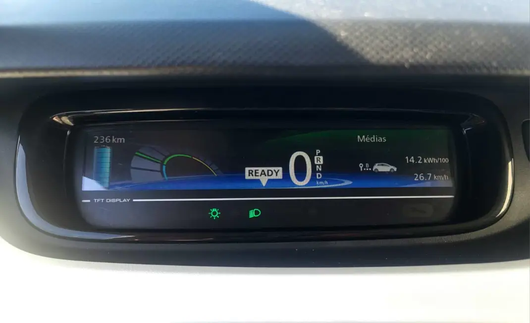 Renault Zoe 2017 - 10550 EUR, 98529 km - AUTO.MOTO.pt - 98529km - foto 13 de 18