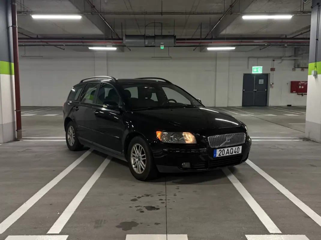 Volvo V50 2005 - 3500 EUR, 379000 km - AUTO.MOTO.pt - 379000km - foto 1 de 10