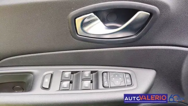 Renault Captur 2019 - 17950 EUR, 35775 km - AUTO.MOTO.pt - 35775km - foto 11 de 34