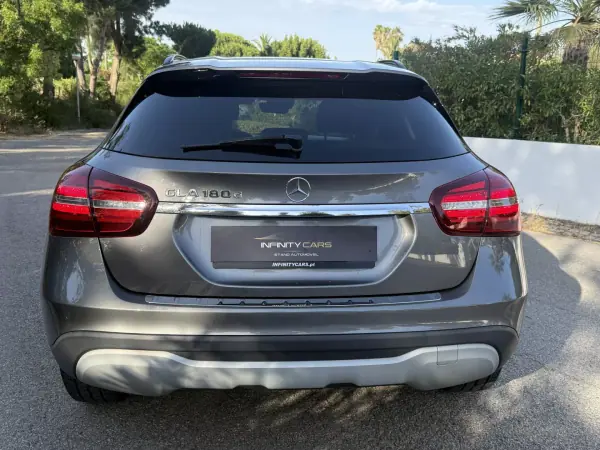 Mercedes-Benz GLA 180 2017 - 20999 EUR, 80000 km - AUTO.MOTO.pt - 80000km - foto 9 de 22