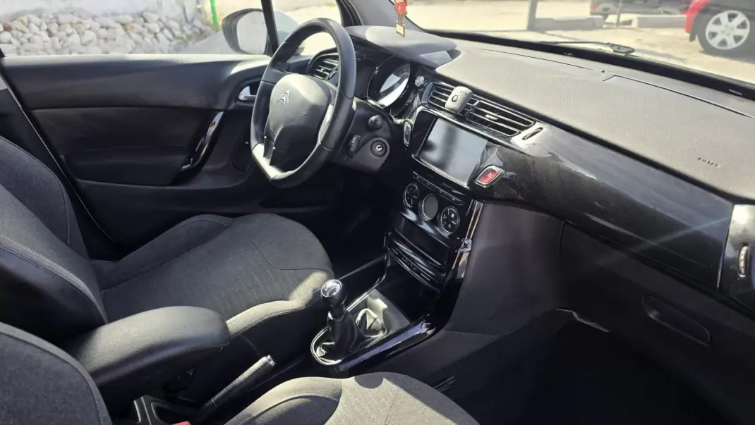 Citroën C3 2015 - 7450 EUR, 133667 km - AUTO.MOTO.pt - 133667km - foto 9 de 13