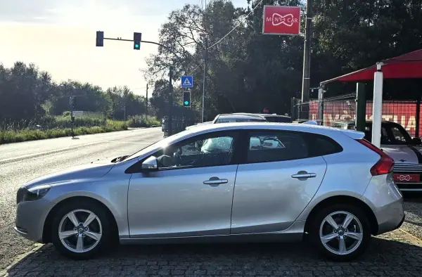 Volvo V40 2014 - 11500 EUR, 154200 km - AUTO.MOTO.pt - 154200km - foto 3 de 20