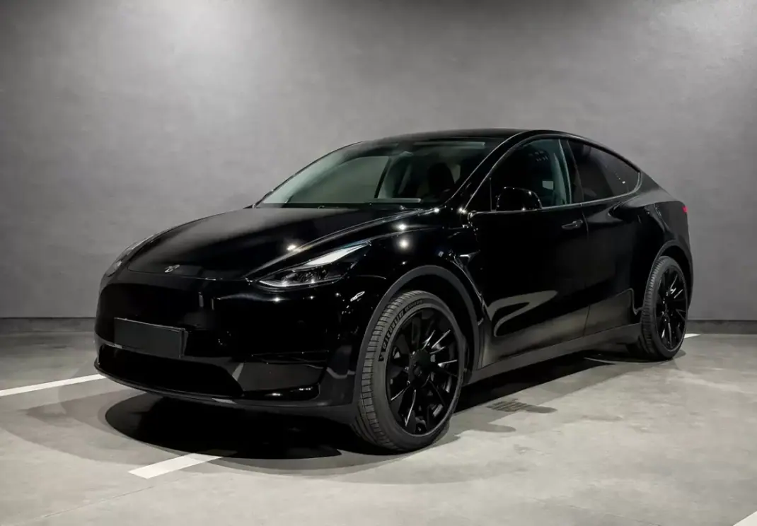 Tesla Model Y 2024 - 38490 EUR, 17630 km - AUTO.MOTO.pt - 17630km - foto 1 de 13