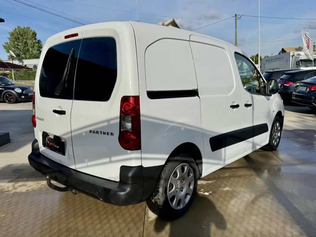 Peugeot Partner 1.6HDI L1 2011 - 5999 EUR, 199900 km - AUTO.MOTO.pt - 199900km - foto 11 de 17