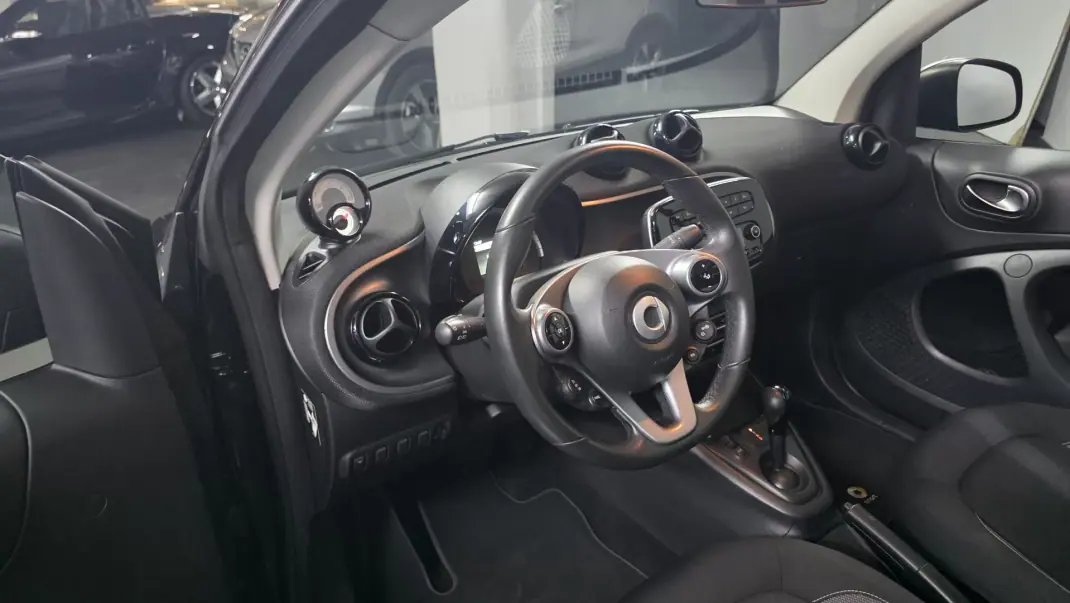 Smart Fortwo Cabrio 2021 - 14990 EUR, 68000 km - 68000km - foto 4 de 27