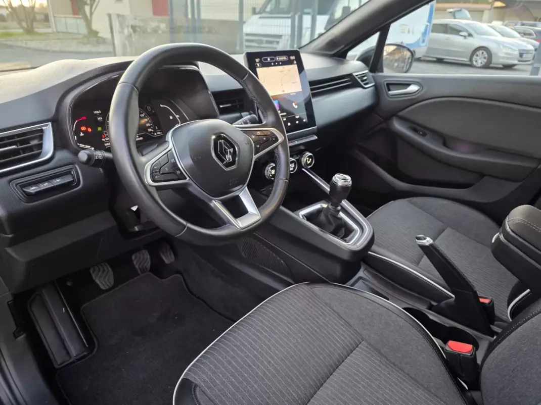 Renault Clio 2022 - 14500 EUR, 104000 km - AUTO.MOTO.pt - 104000km - foto 13 de 43