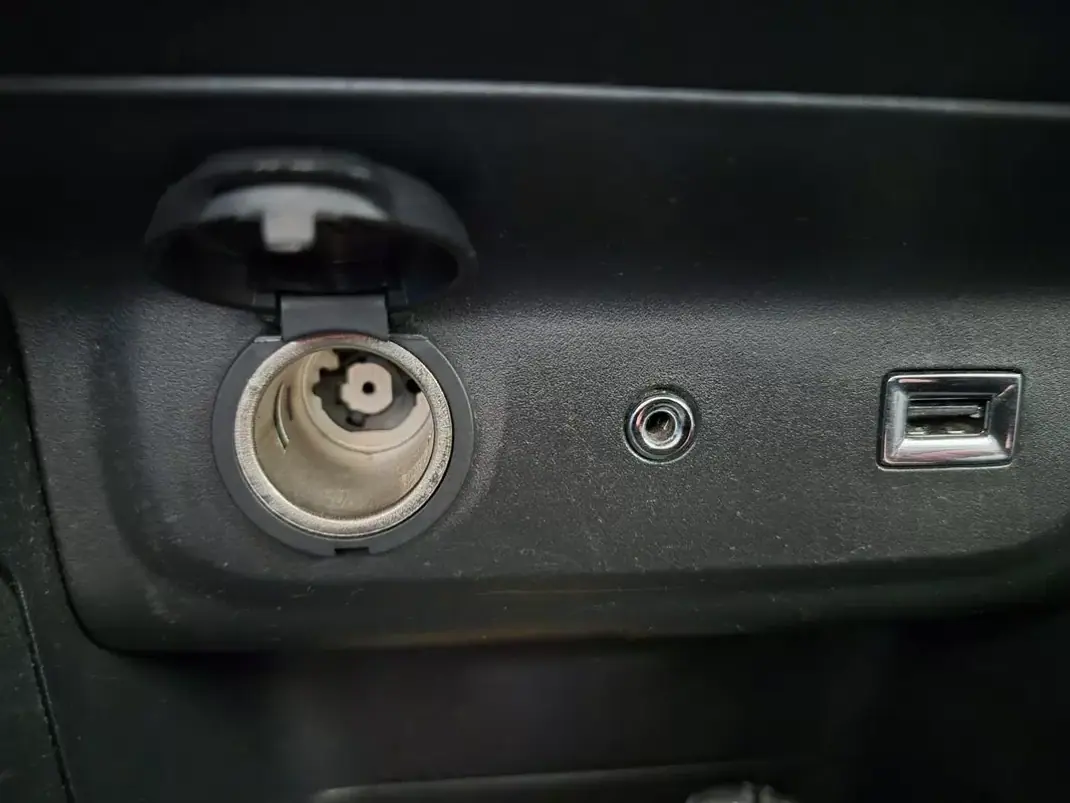 Citroën C3 2018 - 9990 EUR, 98339 km - AUTO.MOTO.pt - 98339km - foto 29 de 34