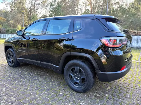 Jeep Compass 2018 - 16900 EUR, 131000 km - AUTO.MOTO.pt - 131000km - foto 16 de 21