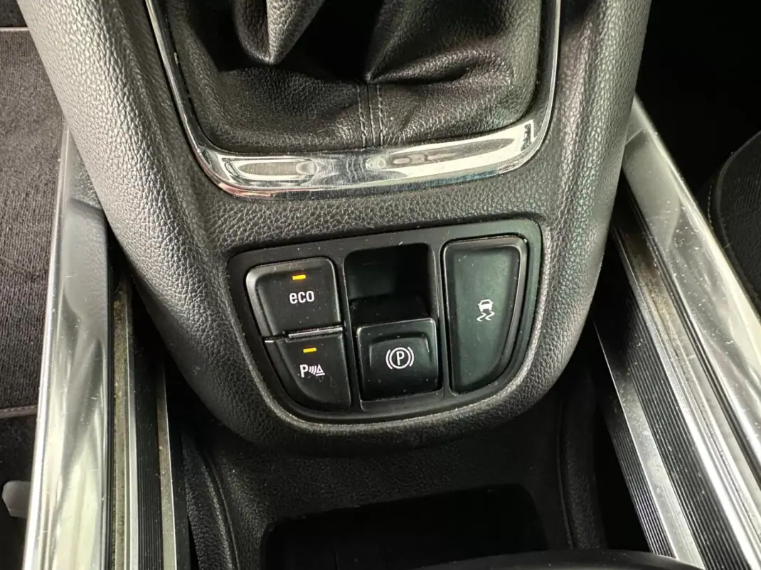 Opel Zafira 2018 - 13900 EUR, 128674 km - AUTO.MOTO.pt - 128674km - foto 25 de 36