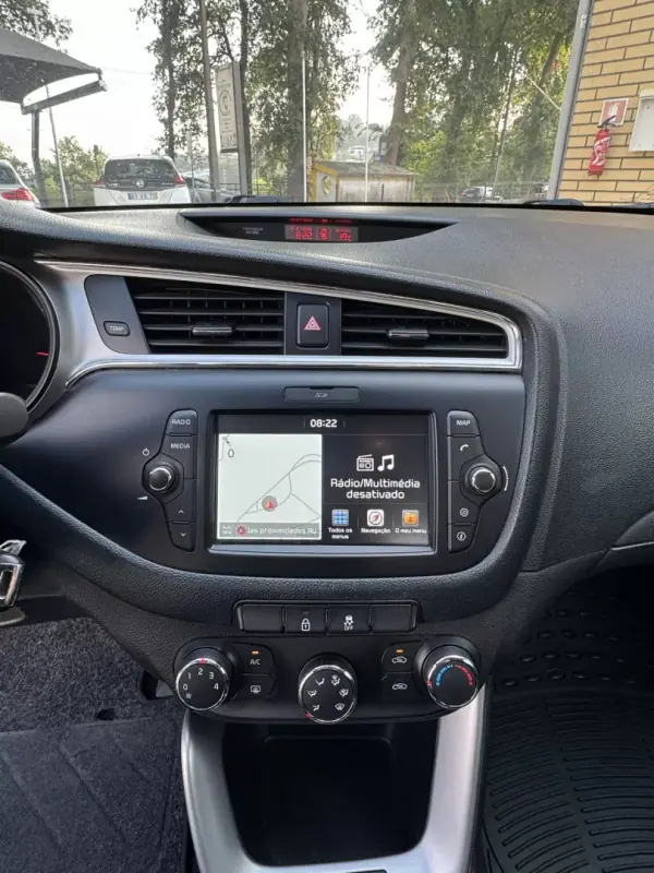 Kia Ceed 2018 - 12900 EUR, 118000 km - AUTO.MOTO.pt - 118000km - foto 4 de 10
