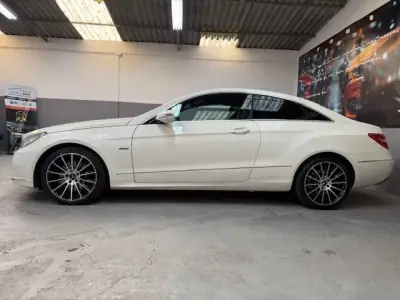 Mercedes-Benz E 250 2009 - 13999 EUR, 270019 km - AUTO.MOTO.pt - 270019km - foto 7 de 17