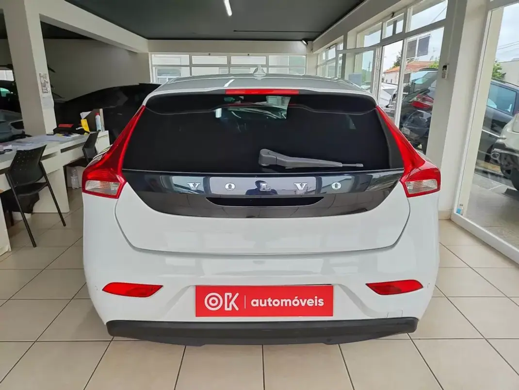 Volvo V40 2013 - 7750 EUR, 298000 km - AUTO.MOTO.pt - 298000km - foto 11 de 36
