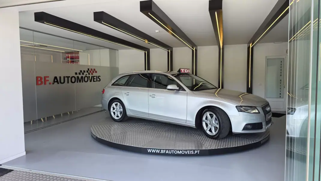 Audi A4 Avant 2010 - 9500 EUR, 253856 km - AUTO.MOTO.pt - 253856km - foto 9 de 52