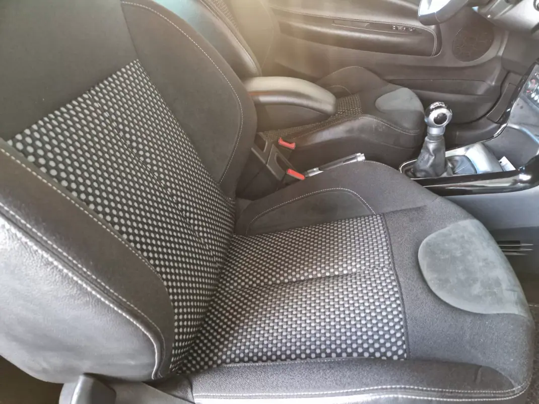 DS DS3 2011 - 9990 EUR, 188000 km - AUTO.MOTO.pt - 188000km - foto 3 de 22