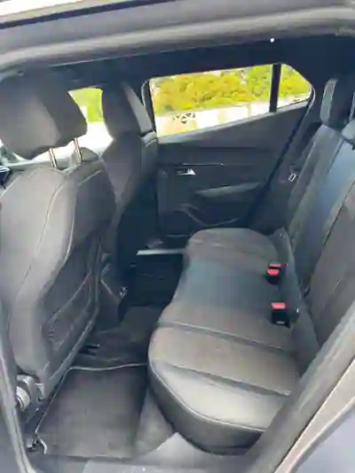 Peugeot e-2008 2022 — photo 5 of 6
