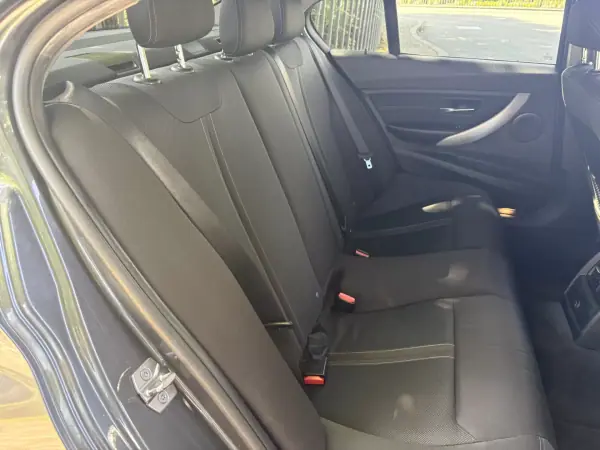 BMW 318 2016 - 15250 EUR, 172000 km - AUTO.MOTO.pt - 172000km - foto 21 de 27