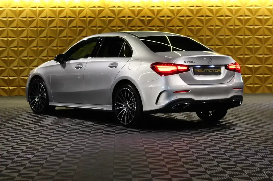 Mercedes-Benz A 250 2023 - 29900 EUR, 88316 km - 88316km - foto 4 de 39
