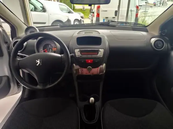 Peugeot 107 2011 - 5980 EUR, 84000 km - AUTO.MOTO.pt - 84000km - foto 8 de 21