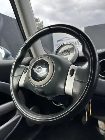 MINI Cooper 2004 - 7000 EUR, 214300 km - AUTO.MOTO.pt - 214300km - foto 8 de 9