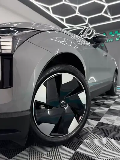 Volvo EX 30 2024 - 29999 EUR, 58000 km - AUTO.MOTO.pt - 58000km - foto 3 de 21