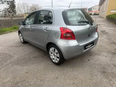 Toyota Yaris 2006 - 7450 EUR, 168000 km - AUTO.MOTO.pt - 168000km - foto 7 de 25