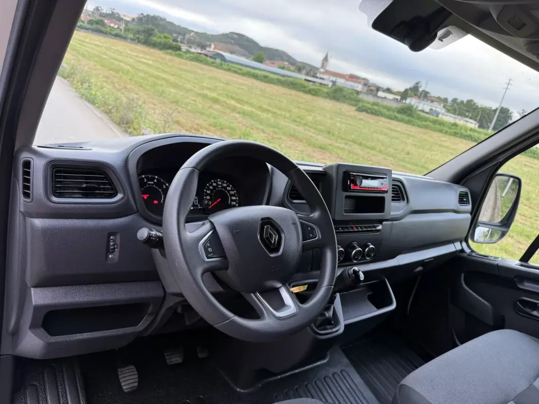 Renault 2024 - 26850 EUR, 35000 km - AUTO.MOTO.pt - 35000km - foto 13 de 24