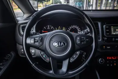 Kia Carens 2015 - 9900 EUR, 221885 km - 221885km - foto 11 de 36