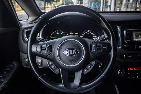 Kia Carens 2015 - 9900 EUR, 221885 km - 221885km - foto 11 de 36
