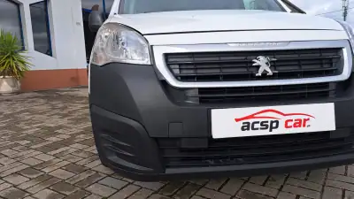 Peugeot Partner 1.6 BlueHDI L2 - 3 Lugares 2018 - 9900 EUR, 250472 km - AUTO.MOTO.pt - 250472km - foto 24 de 26
