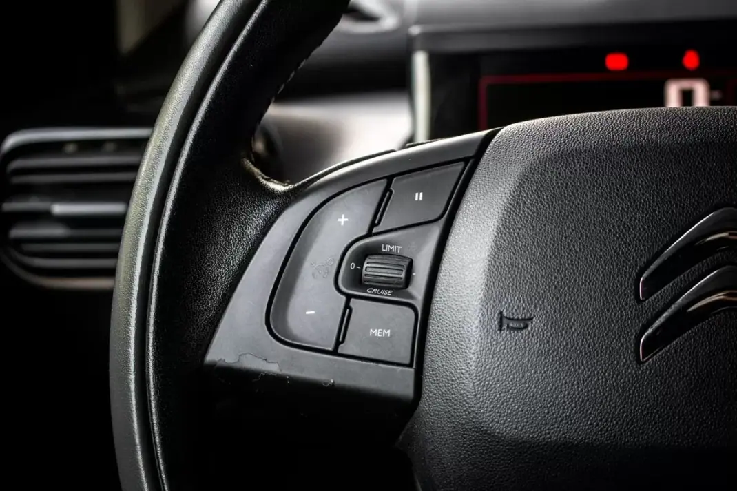 Citroën C4 Cactus 2016 - 10550 EUR, 98640 km - AUTO.MOTO.pt - 98640km - foto 14 de 42