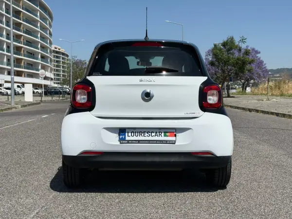 Smart ForFour 2016 - 11995 EUR, 84000 km - AUTO.MOTO.pt - 84000km - foto 34 de 42