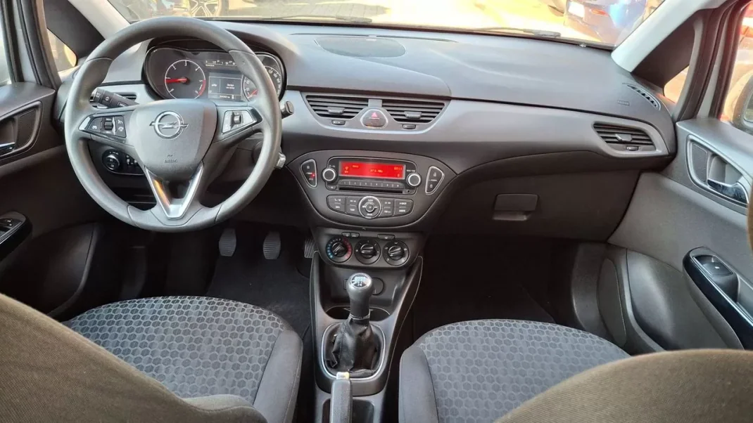 Opel Corsa 2016 - 7990 EUR, 204000 km - AUTO.MOTO.pt - 204000km - foto 7 de 9