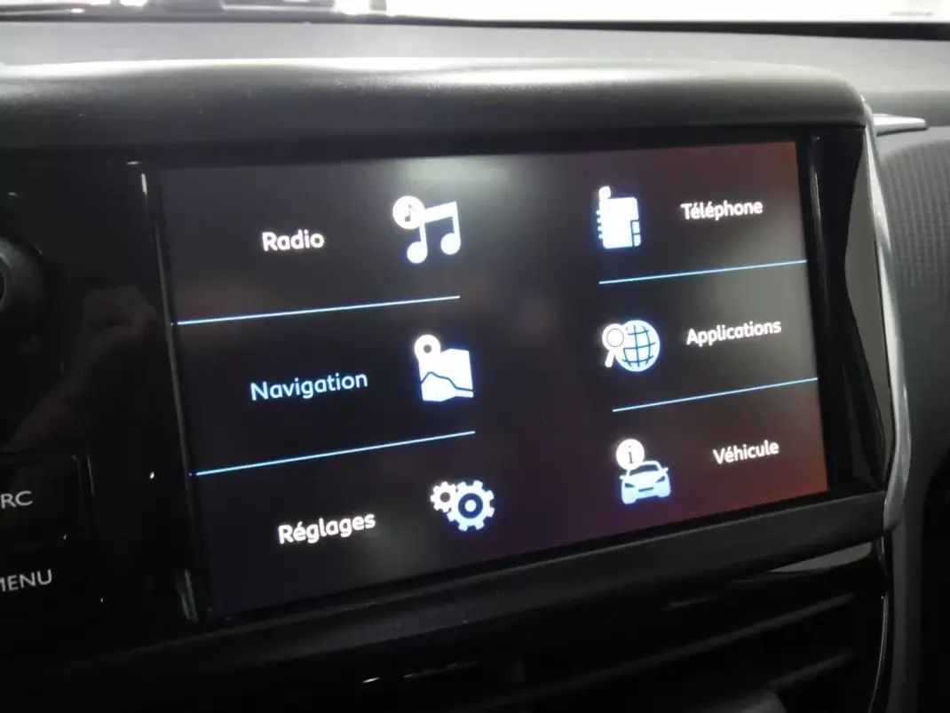 Peugeot 2008 2019 - 11250 EUR, 90000 km - AUTO.MOTO.pt - 90000km - foto 30 de 32