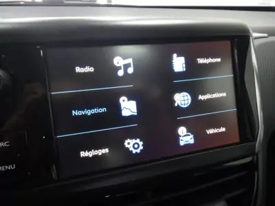 Peugeot 2008 2019 - 11250 EUR, 90000 km - AUTO.MOTO.pt - 90000km - foto 30 de 32