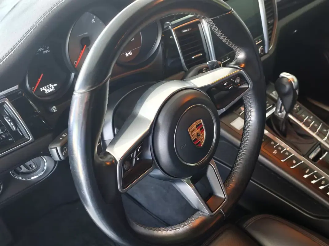 Porsche Macan 2016 - 47500 EUR, 141000 km - AUTO.MOTO.pt - 141000km - foto 10 de 23